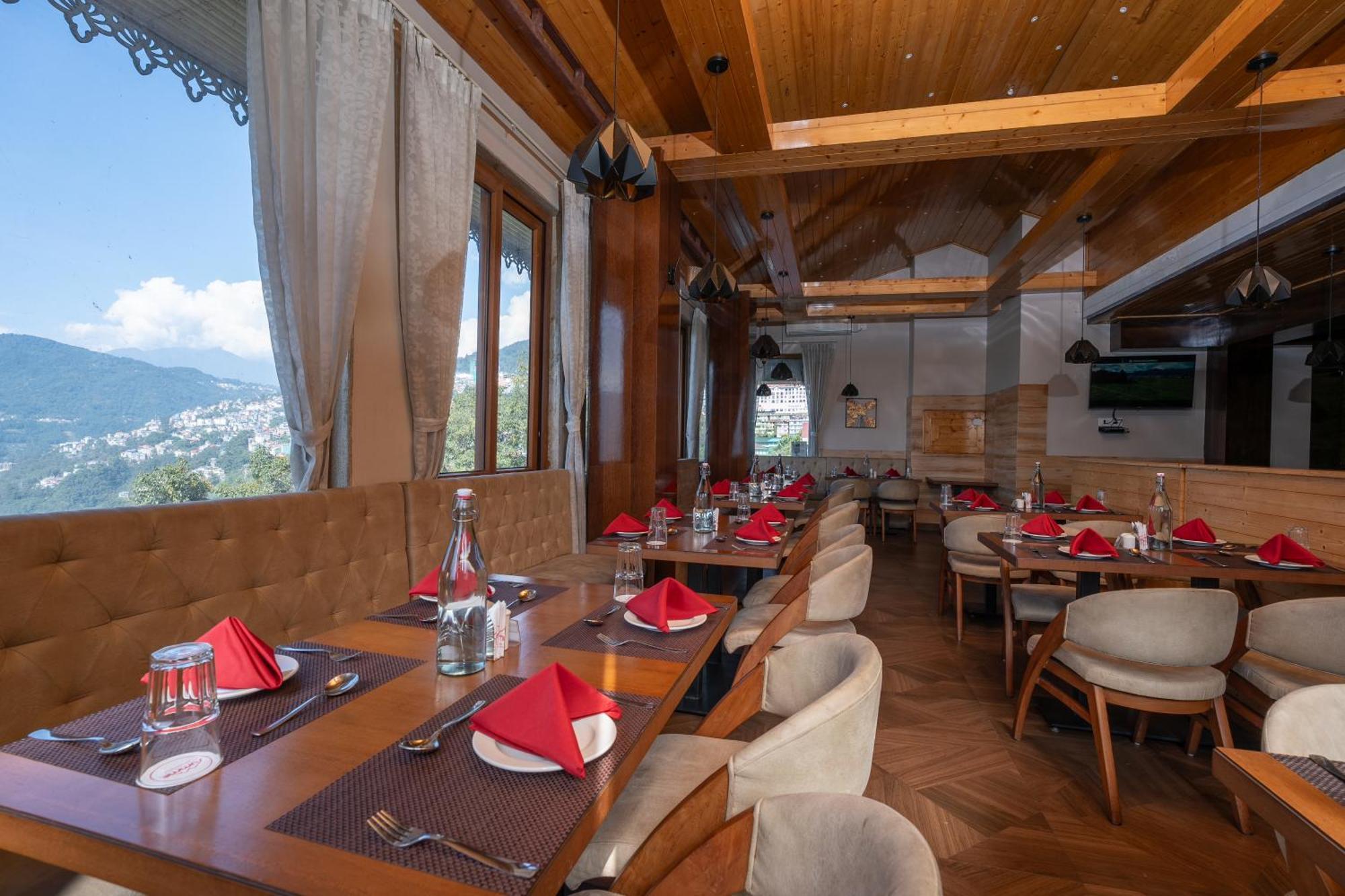 Summit Alpine Abode Hotel 5 Mins From Mg Marg Гангток Екстериор снимка